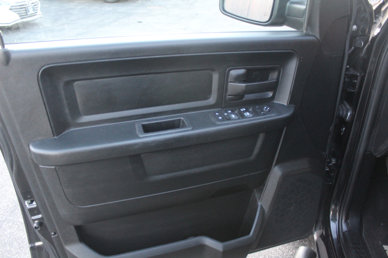 RAM 1500 Tradesman Quad Cab 4WD 2018