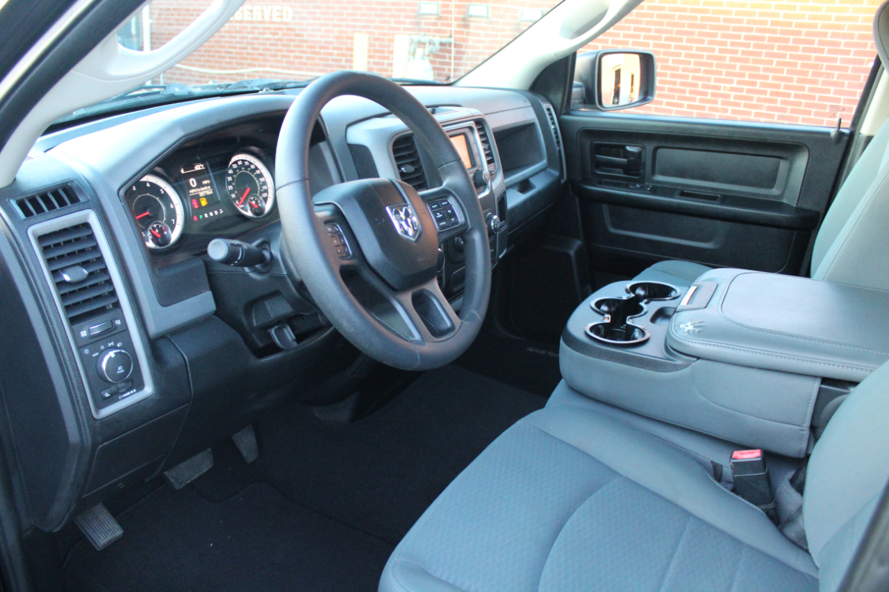 RAM 1500 Tradesman Quad Cab 4WD 2018