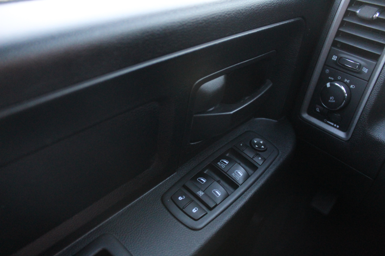 RAM 1500 Tradesman Quad Cab 4WD 2018