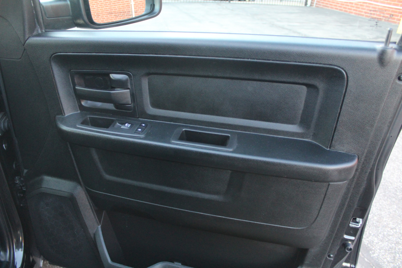 RAM 1500 Tradesman Quad Cab 4WD 2018