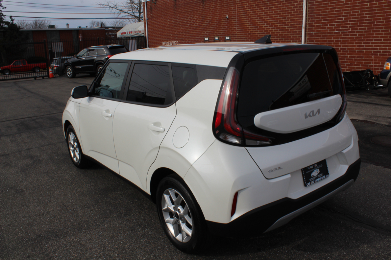 Kia Soul LX CVT 2023