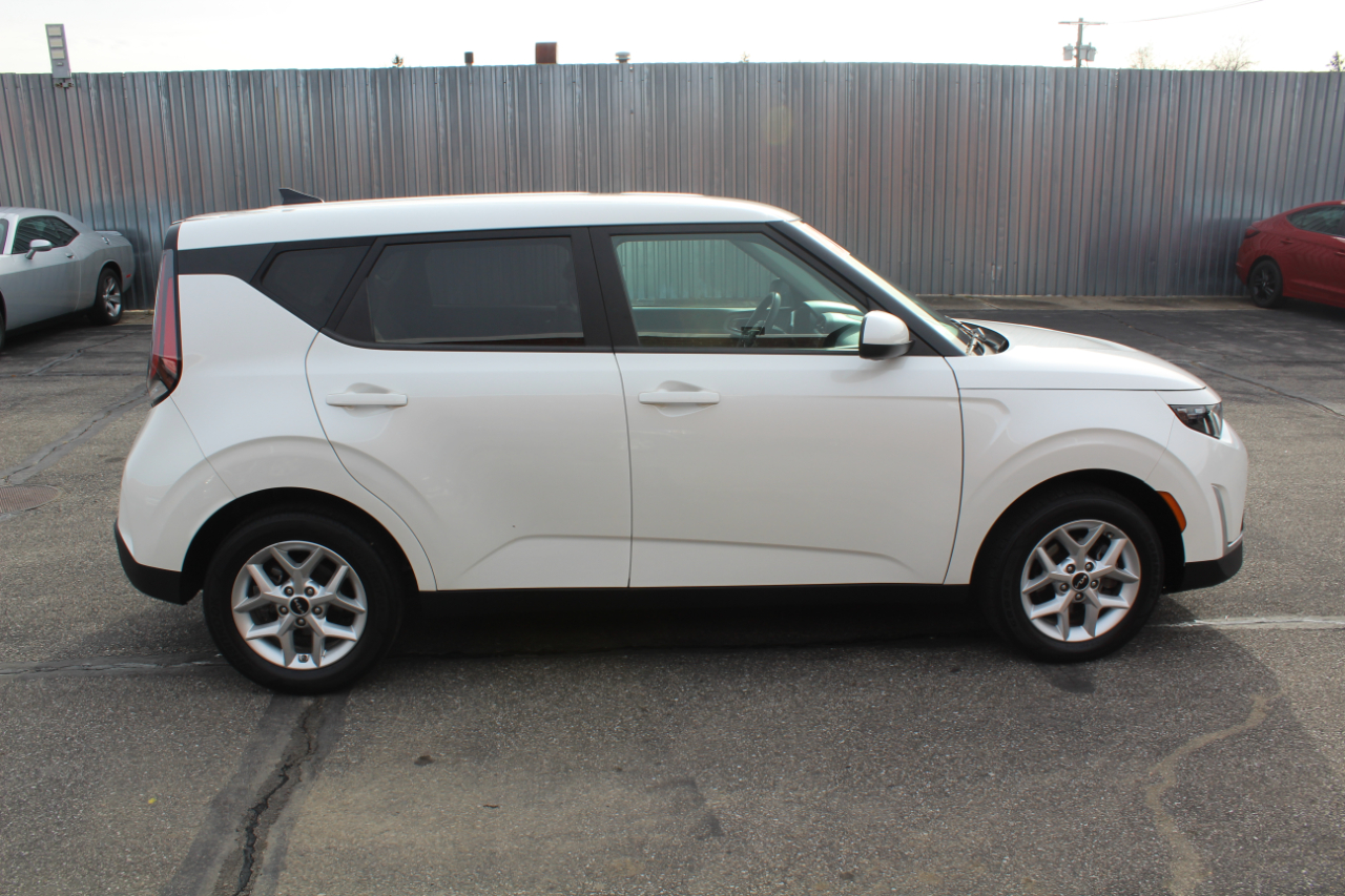 Kia Soul LX CVT 2023