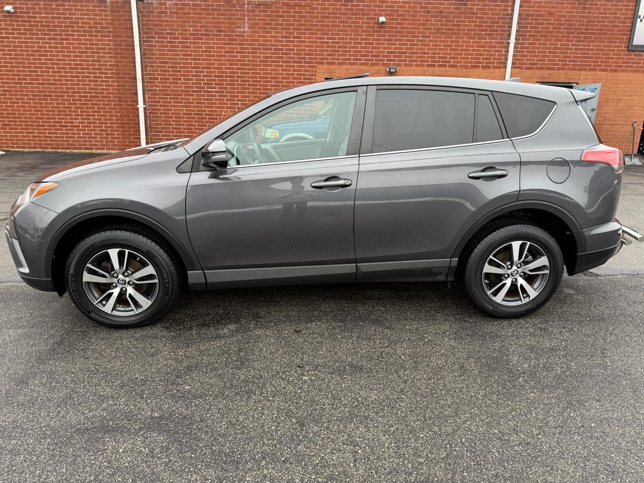 Toyota RAV4 XLE FWD 2018