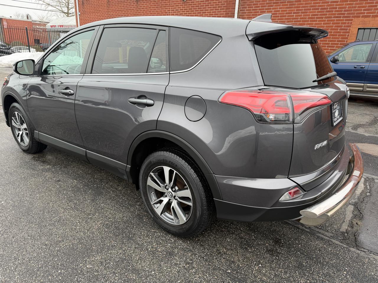 Toyota RAV4 XLE FWD 2018