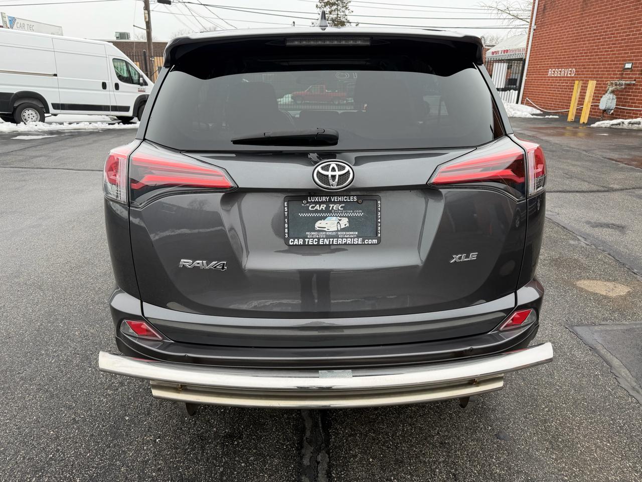 Toyota RAV4 XLE FWD 2018