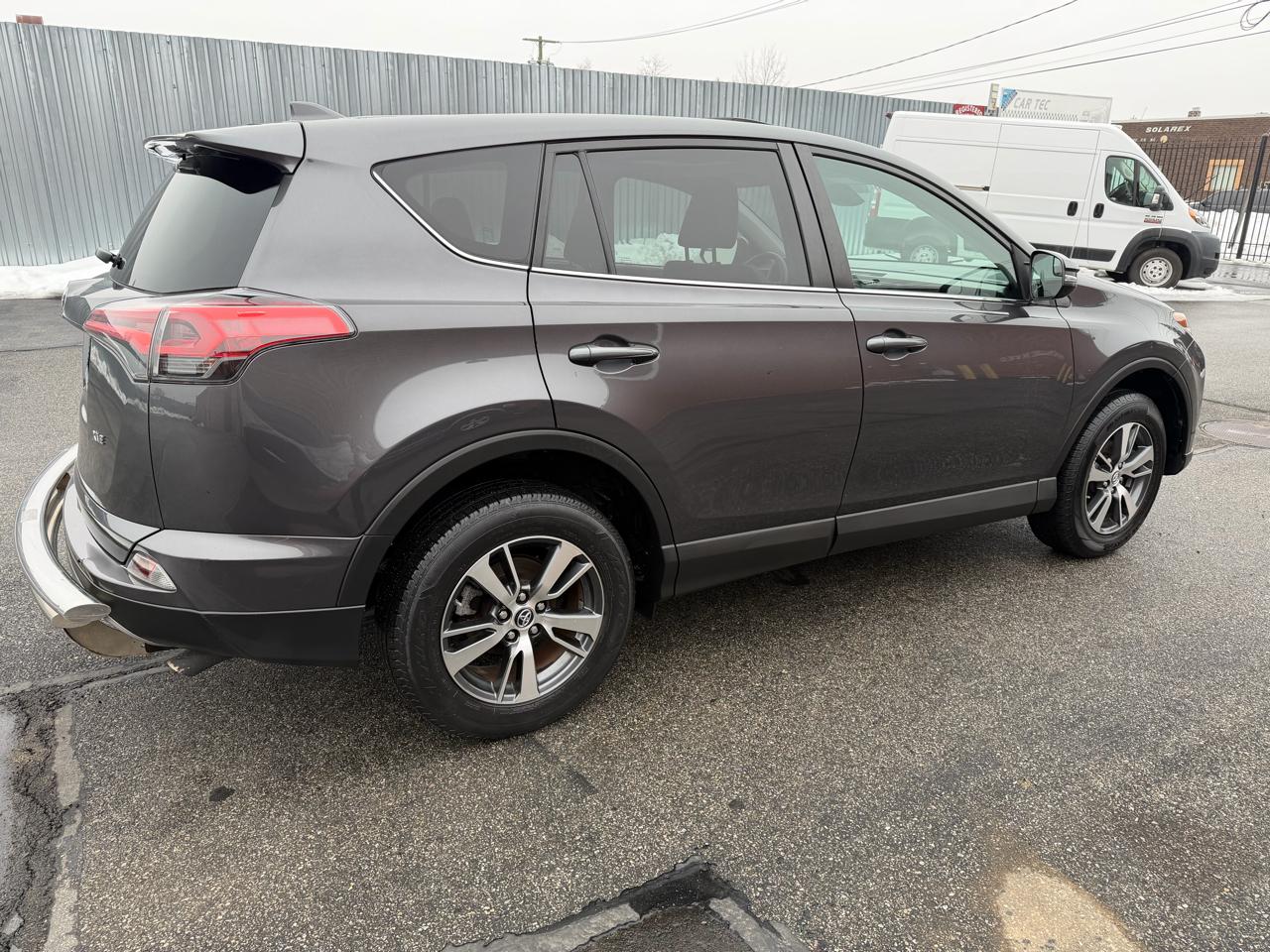 Toyota RAV4 XLE FWD 2018