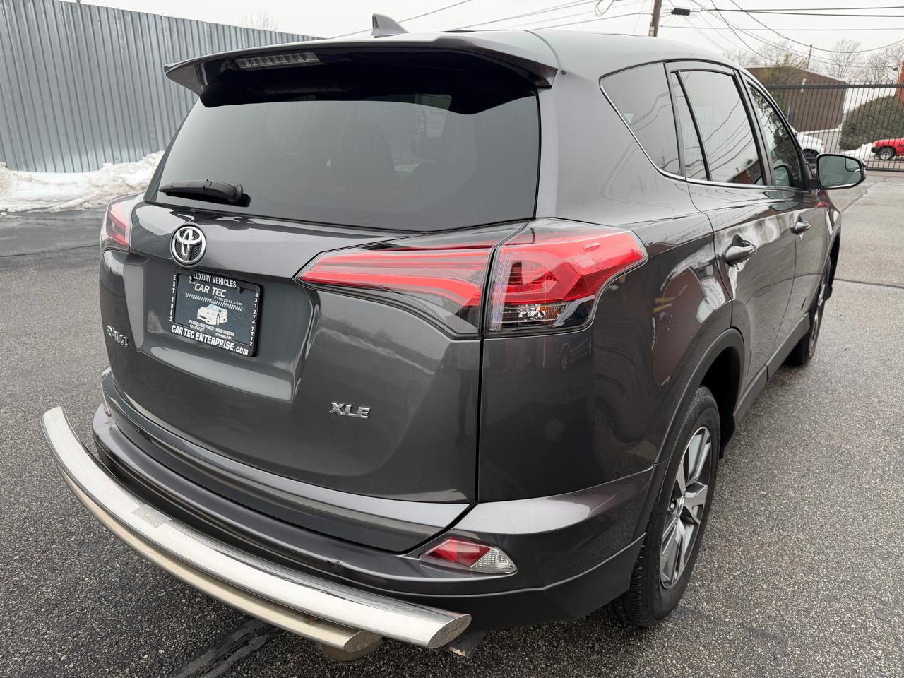 Toyota RAV4 XLE FWD 2018