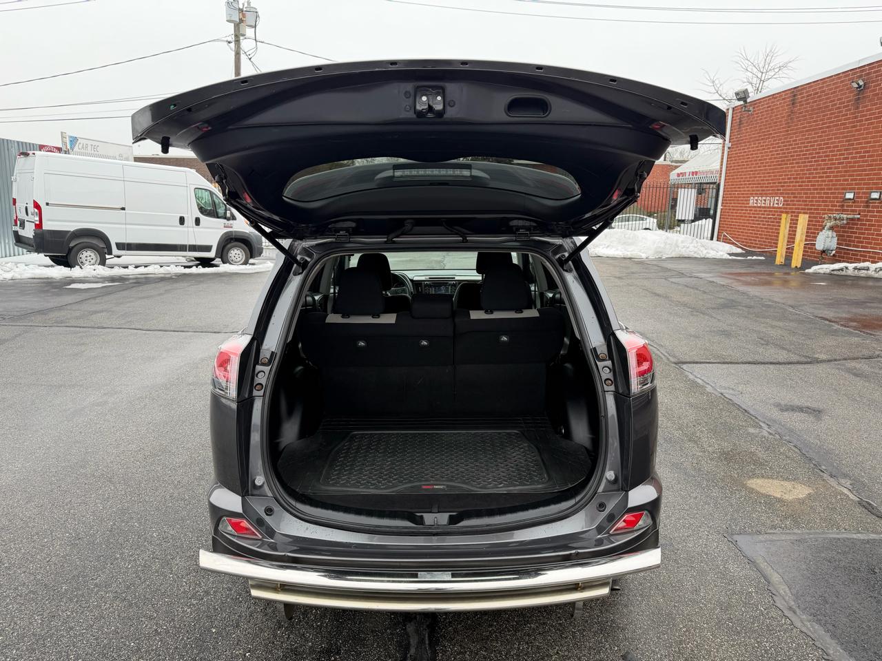 Toyota RAV4 XLE FWD 2018