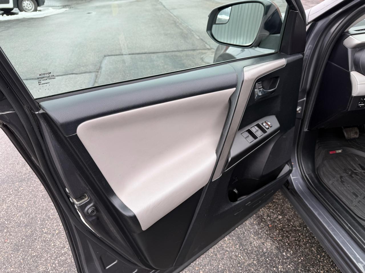 Toyota RAV4 XLE FWD 2018