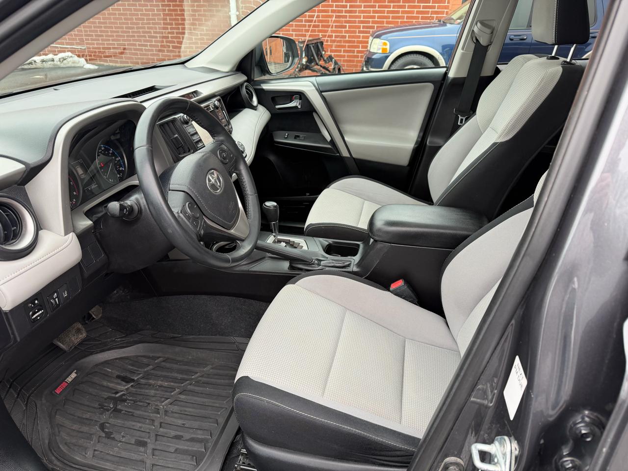 Toyota RAV4 XLE FWD 2018