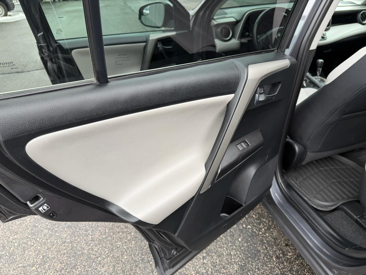 Toyota RAV4 XLE FWD 2018