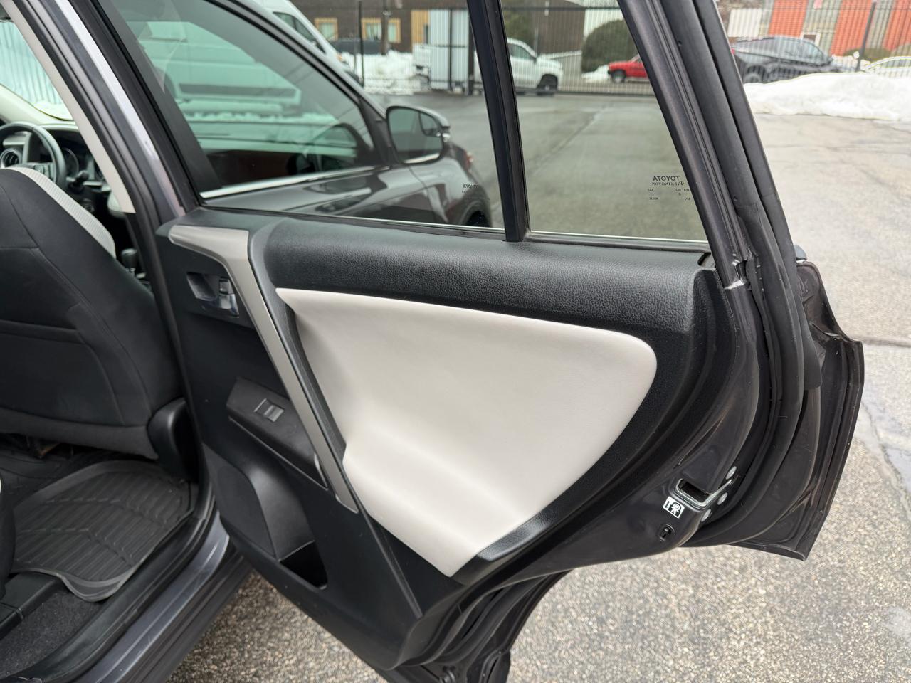 Toyota RAV4 XLE FWD 2018