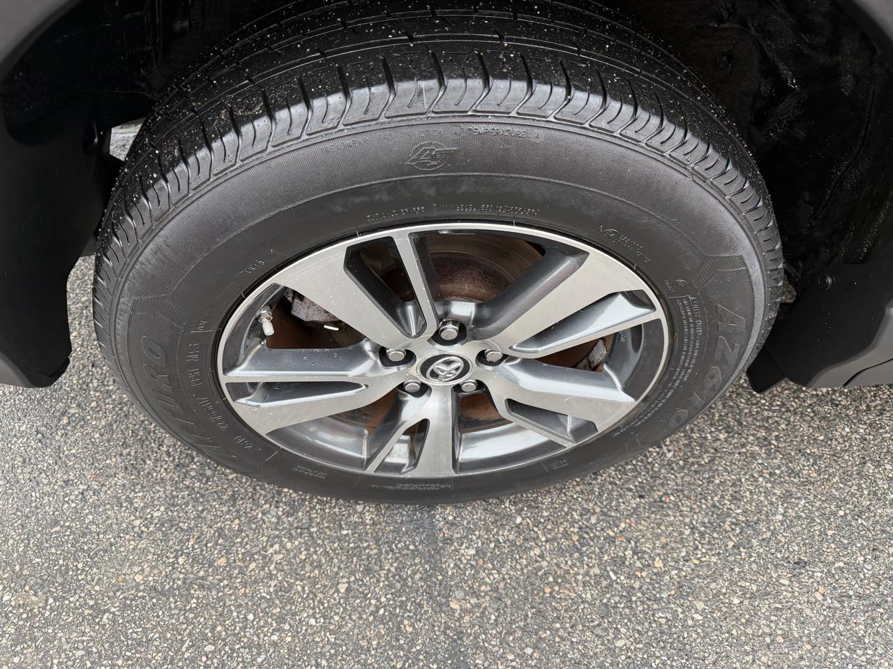 Toyota RAV4 XLE FWD 2018