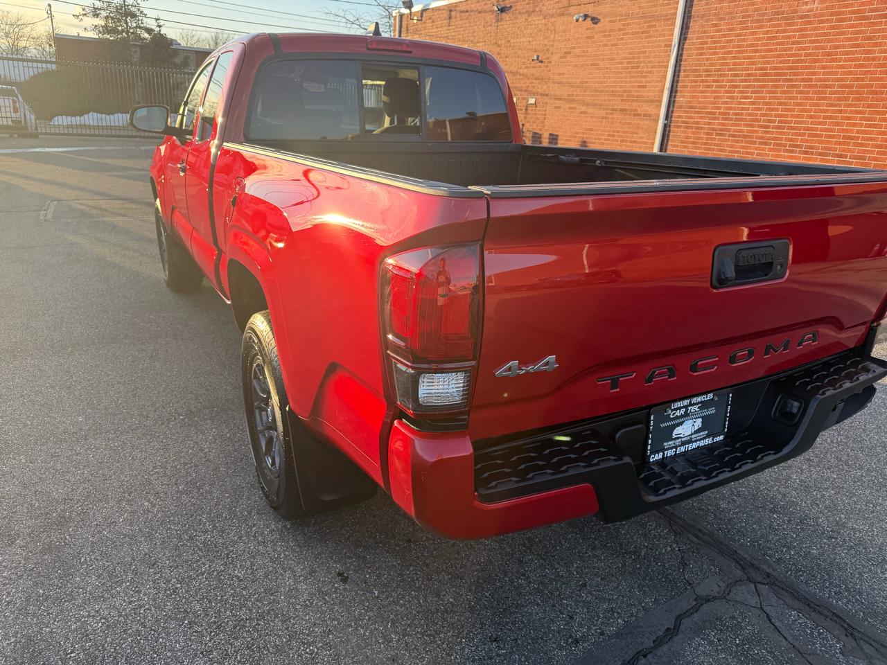 Toyota Tacoma 4WD Access Cab I4 AT SR (Natl) 2022