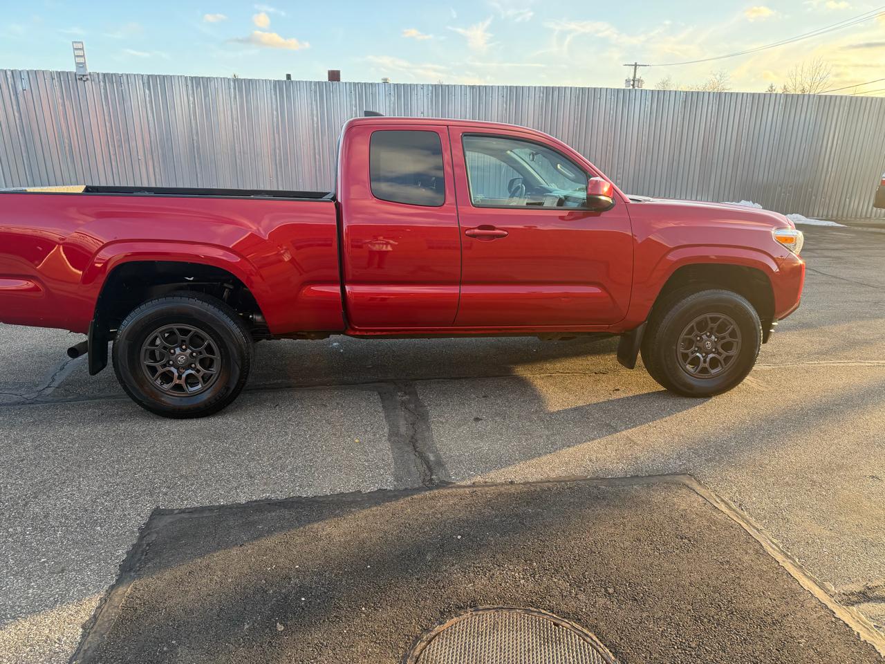 Toyota Tacoma 4WD Access Cab I4 AT SR (Natl) 2022