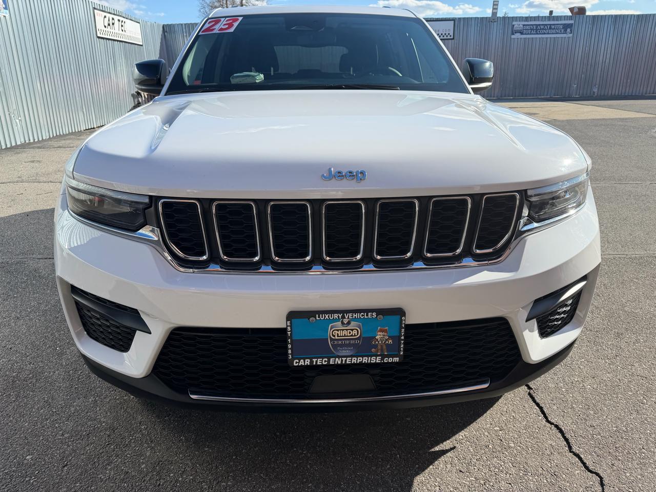 Jeep Grand Cherokee Laredo 4WD 2023