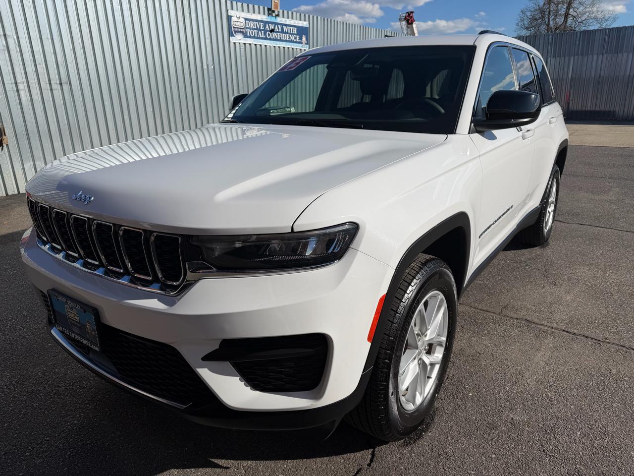 Jeep Grand Cherokee Laredo 4WD 2023