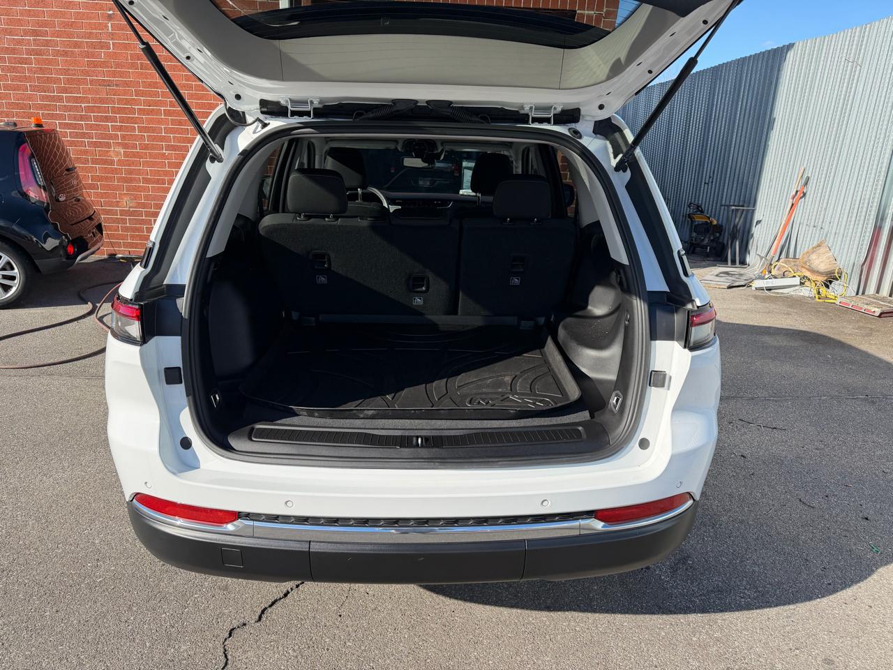 Jeep Grand Cherokee Laredo 4WD 2023