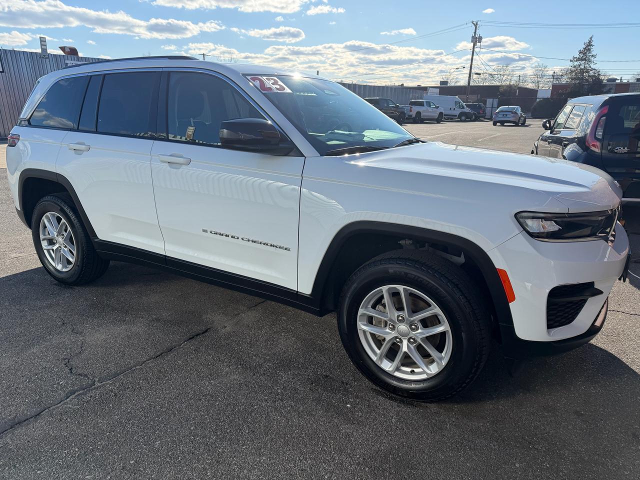 Jeep Grand Cherokee Laredo 4WD 2023