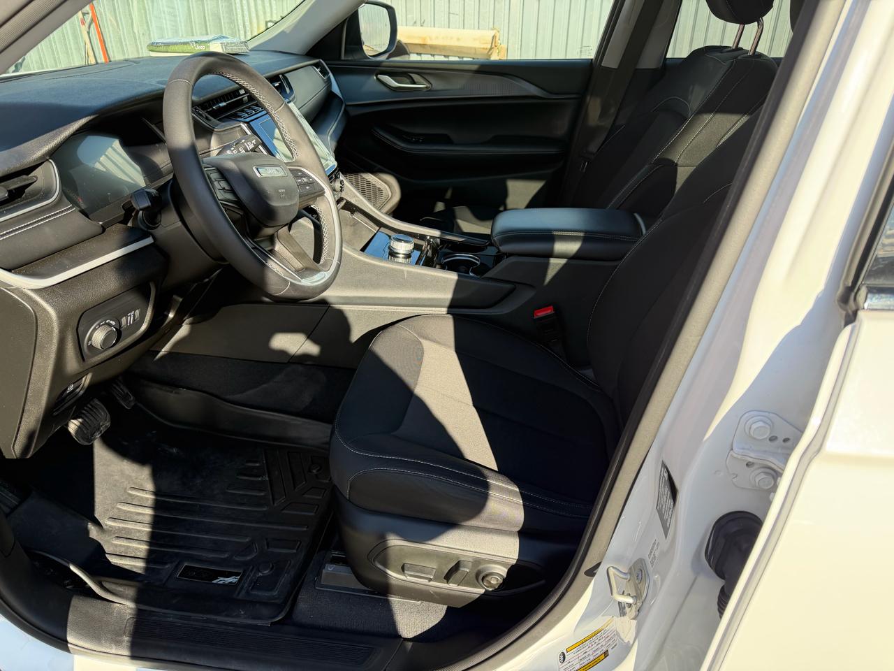 Jeep Grand Cherokee Laredo 4WD 2023