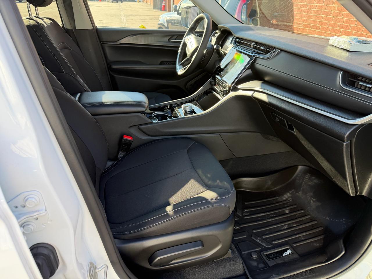 Jeep Grand Cherokee Laredo 4WD 2023