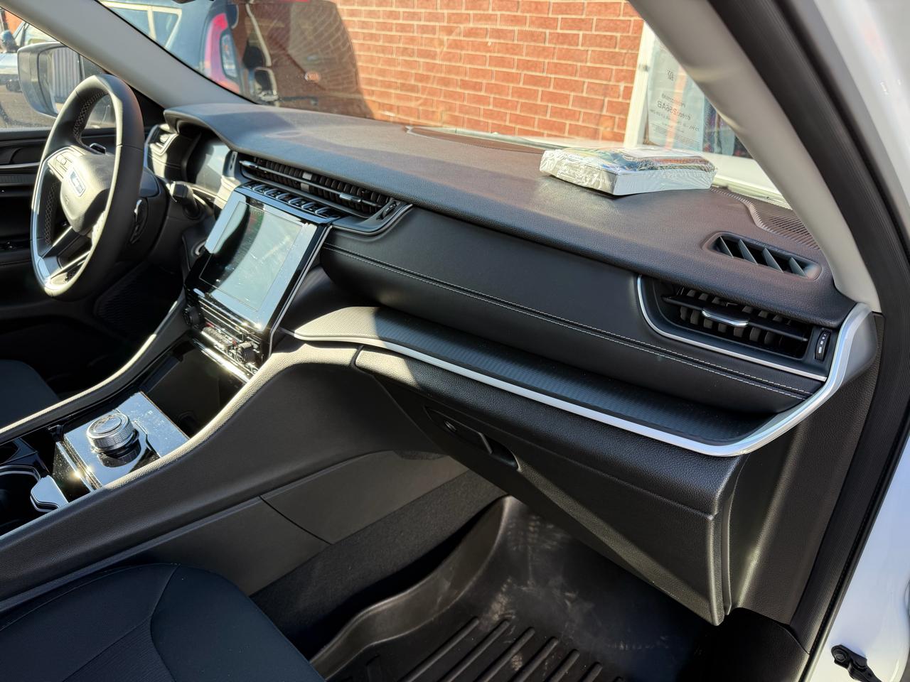 Jeep Grand Cherokee Laredo 4WD 2023