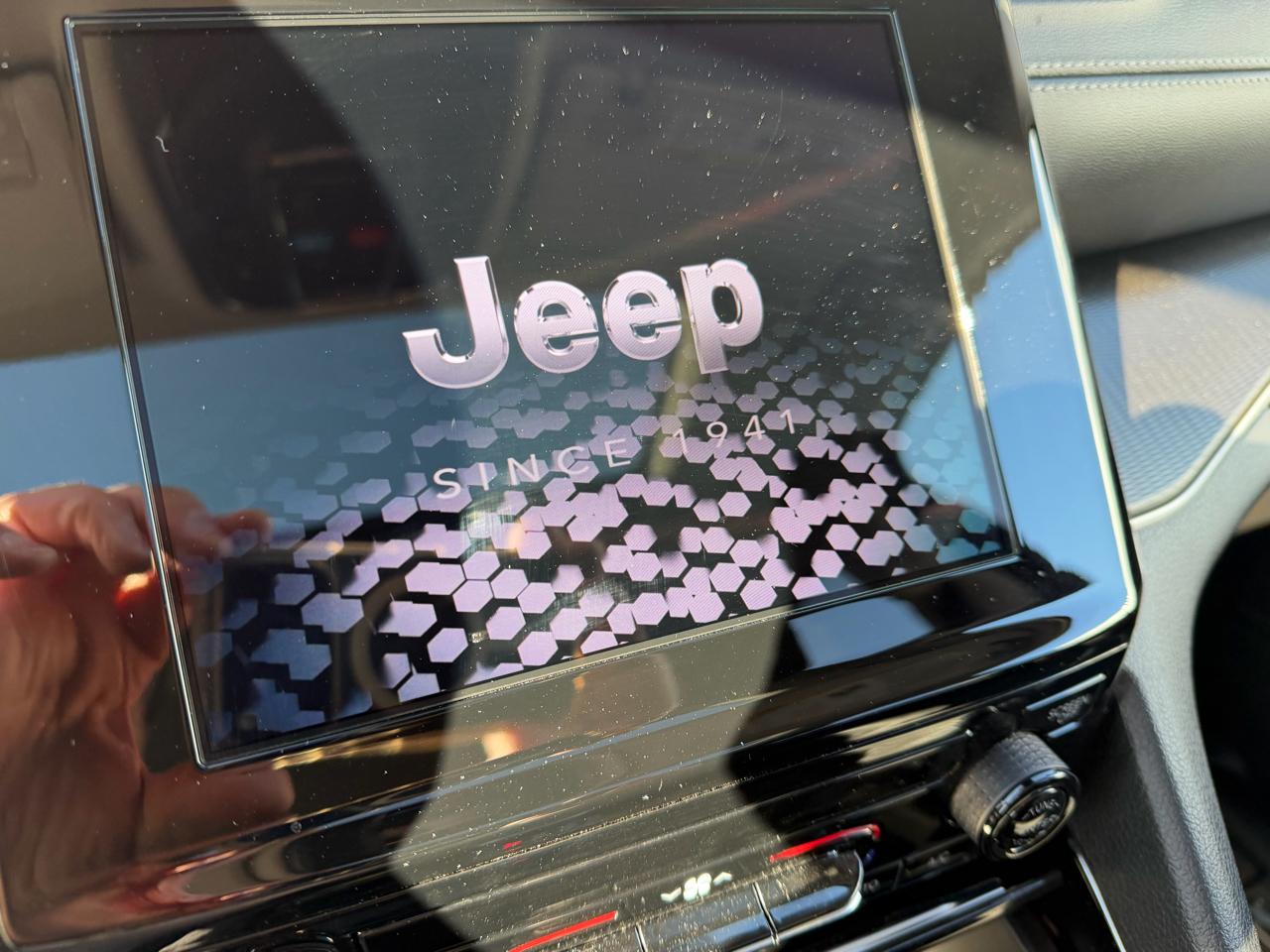 Jeep Grand Cherokee Laredo 4WD 2023