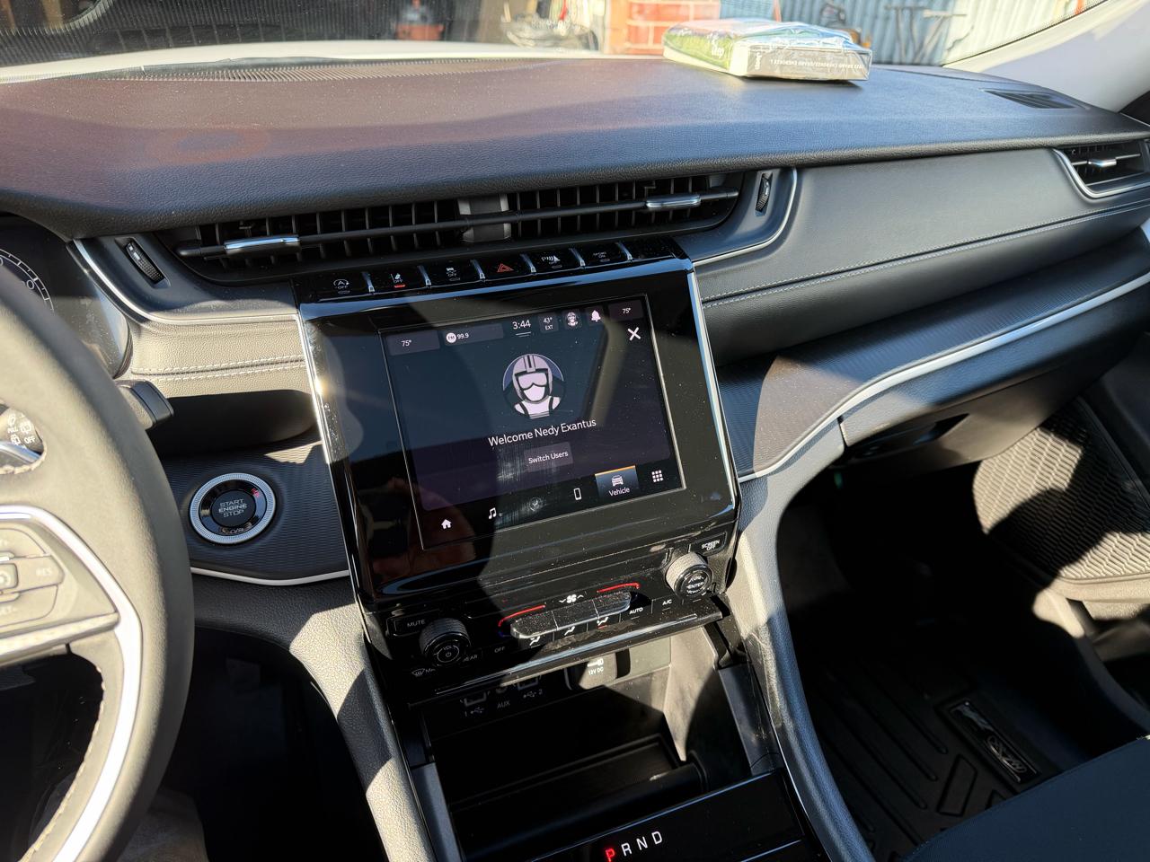 Jeep Grand Cherokee Laredo 4WD 2023