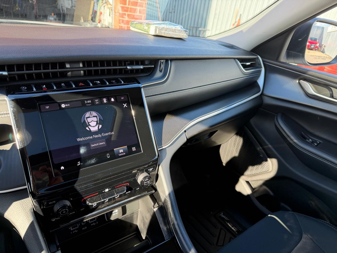 Jeep Grand Cherokee Laredo 4WD 2023