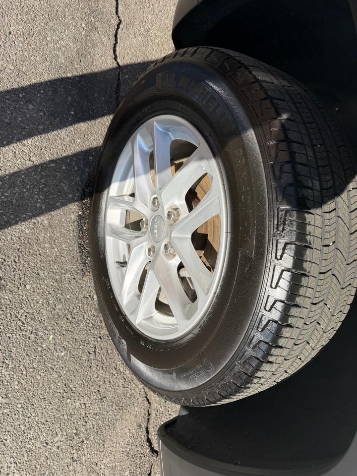 Jeep Grand Cherokee Laredo 4WD 2023