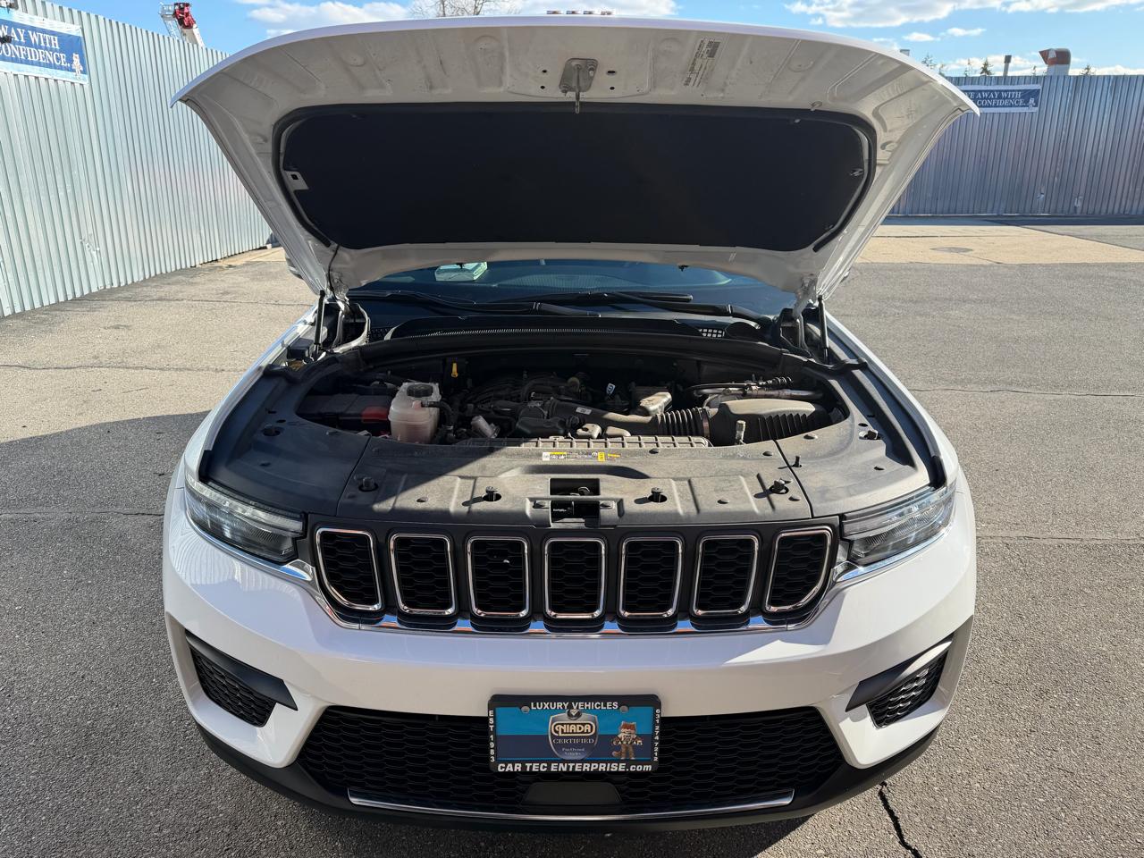 Jeep Grand Cherokee Laredo 4WD 2023