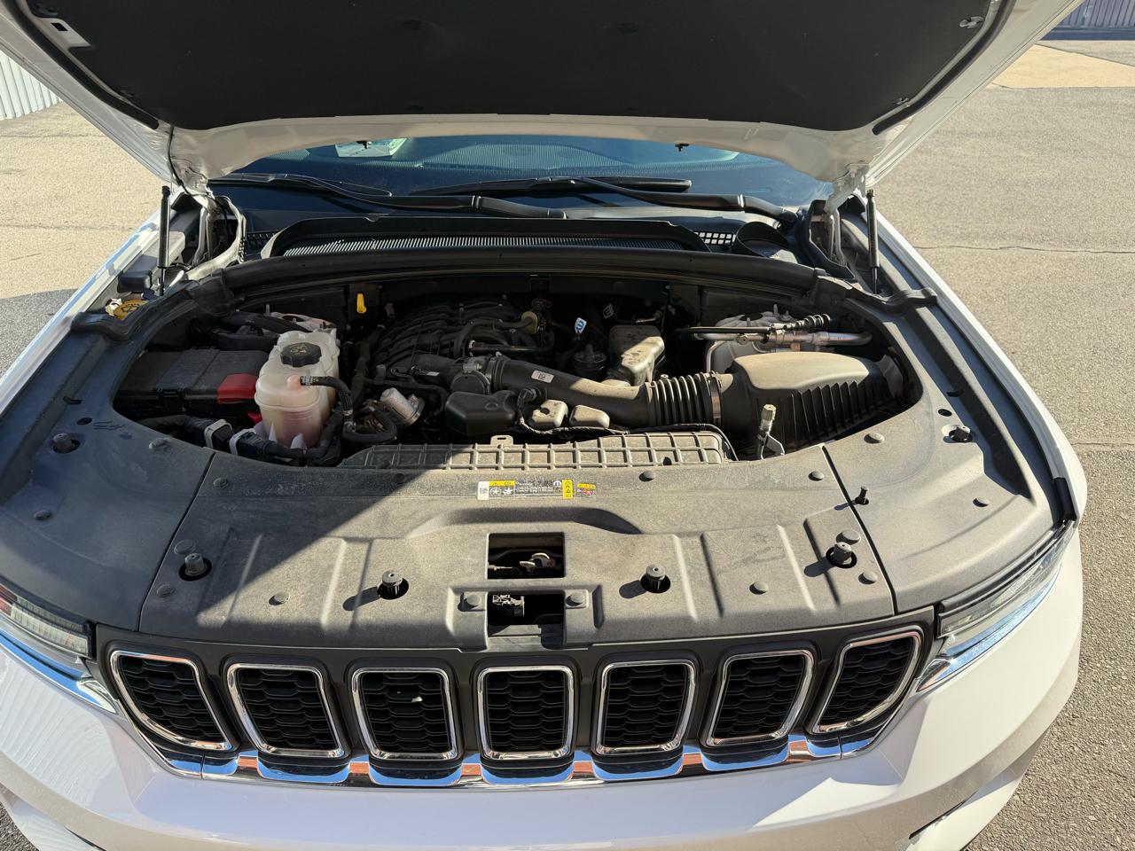 Jeep Grand Cherokee Laredo 4WD 2023