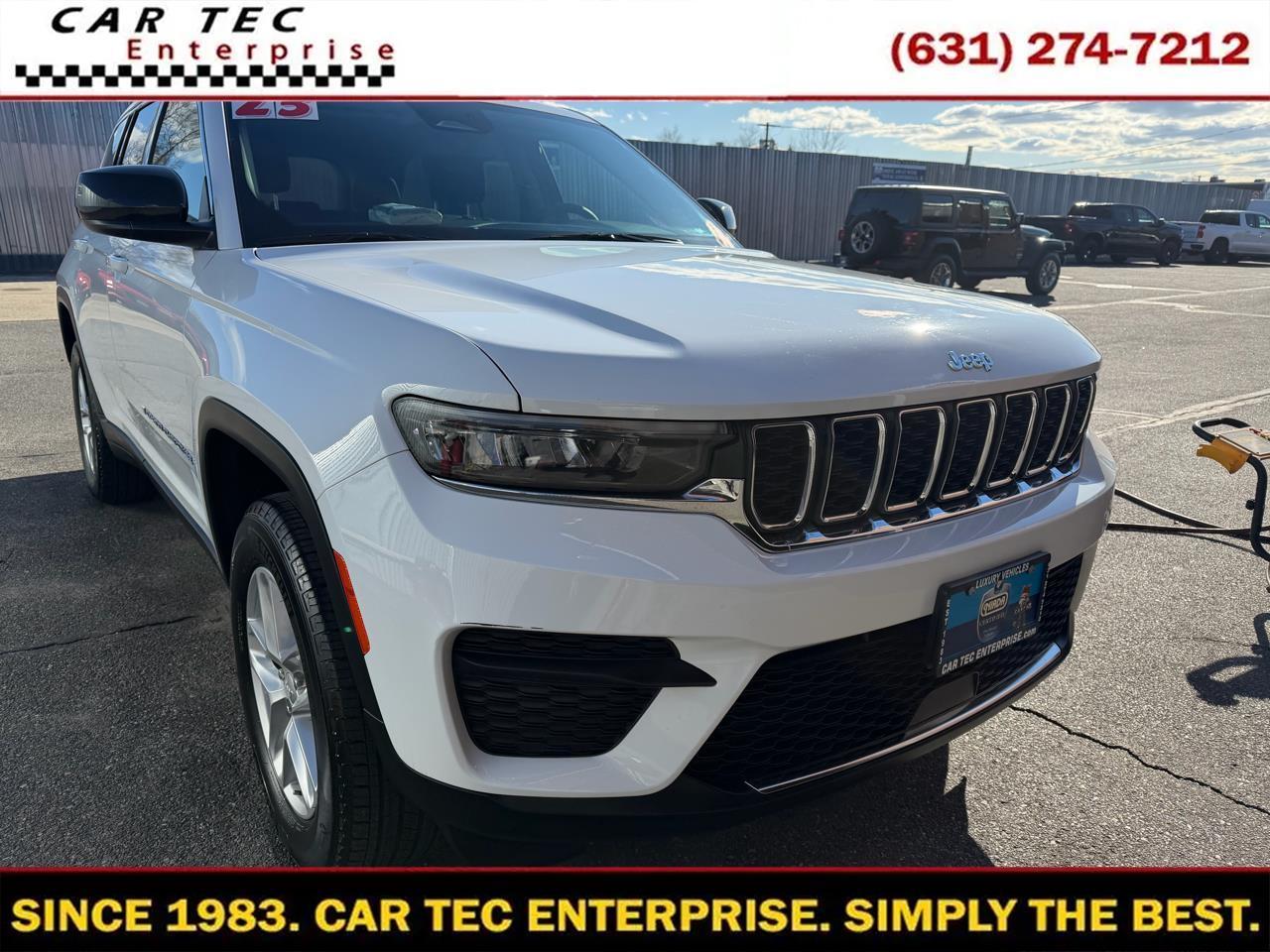 Jeep Grand Cherokee Laredo 4WD 2023