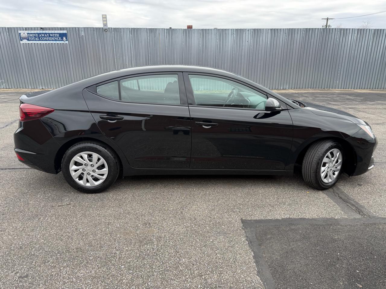 Hyundai Elantra SE 6M 2020