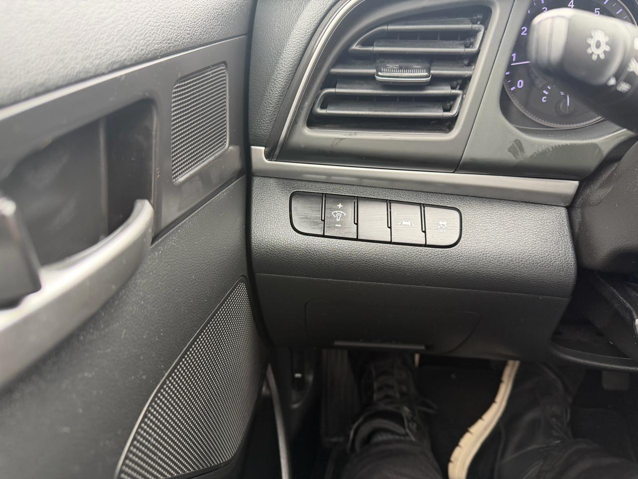 Hyundai Elantra SE 6M 2020