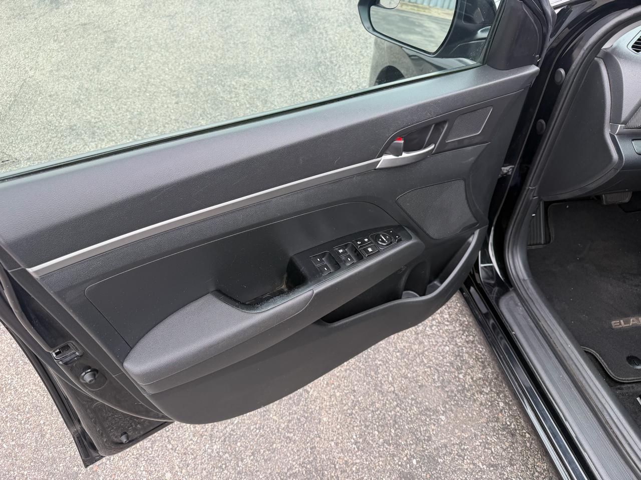 Hyundai Elantra SE 6M 2020