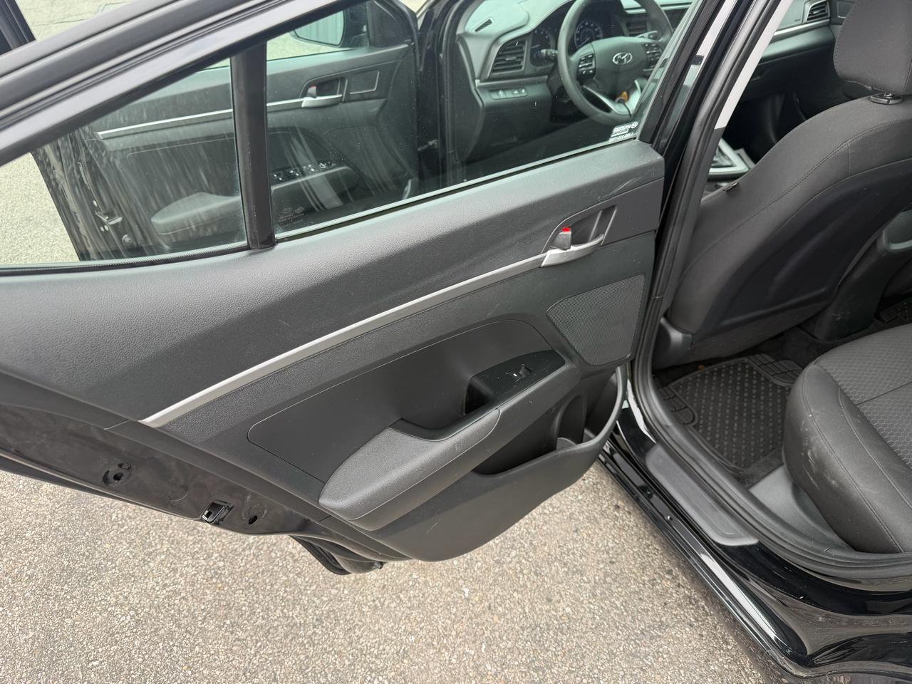 Hyundai Elantra SE 6M 2020