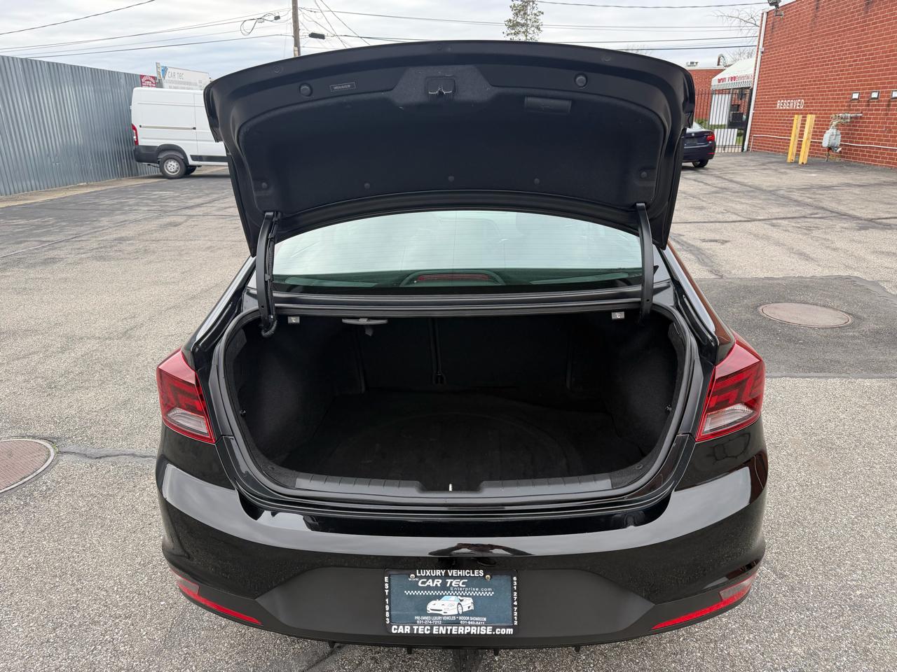 Hyundai Elantra SE 6M 2020