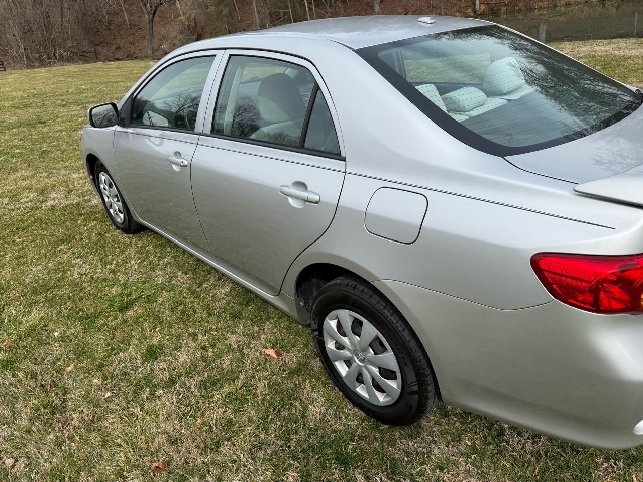 Toyota Corolla 4dr Sdn Base Auto 2009