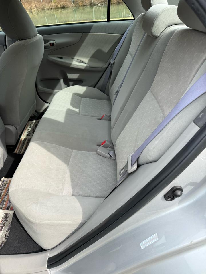 Toyota Corolla 4dr Sdn Base Auto 2009