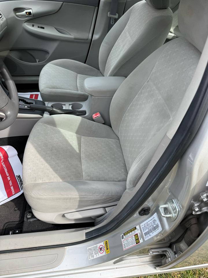 Toyota Corolla 4dr Sdn Base Auto 2009