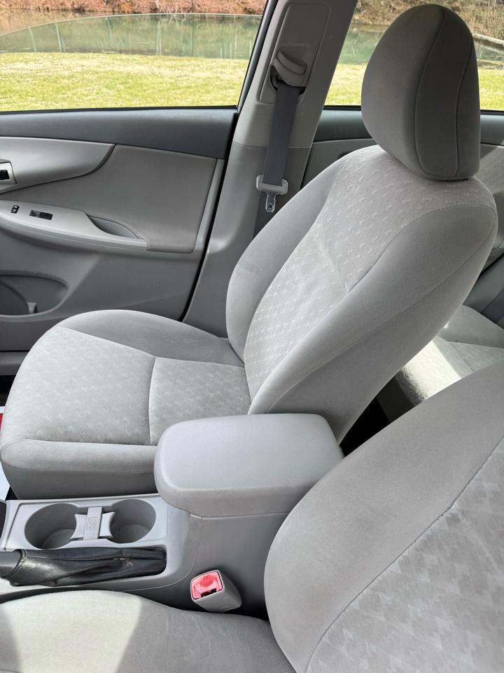 Toyota Corolla 4dr Sdn Base Auto 2009