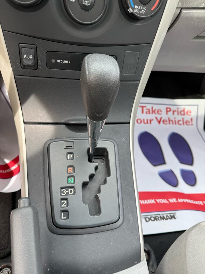 Toyota Corolla 4dr Sdn Base Auto 2009