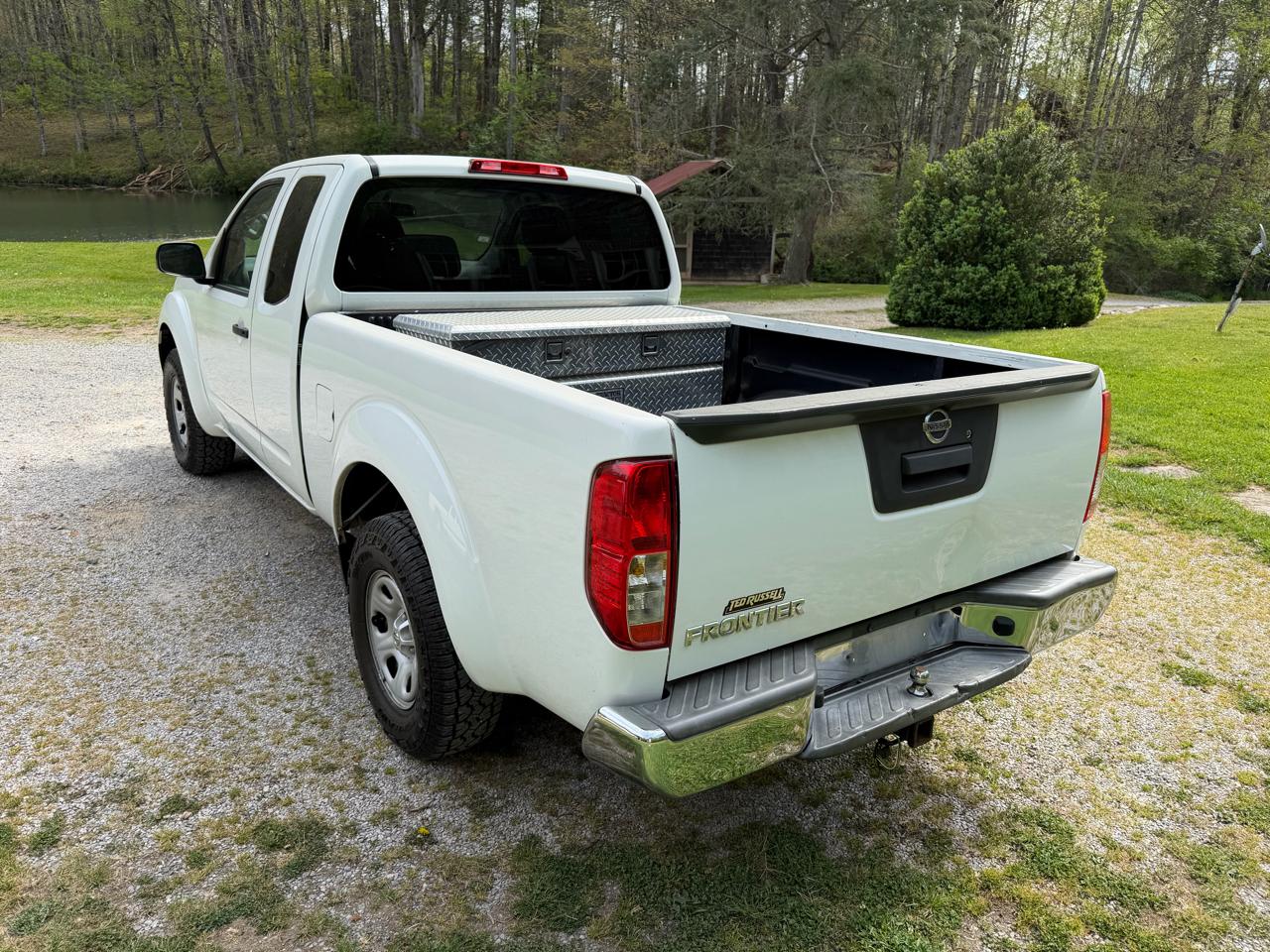 Nissan Frontier SV I4 King Cab 2WD 2013
