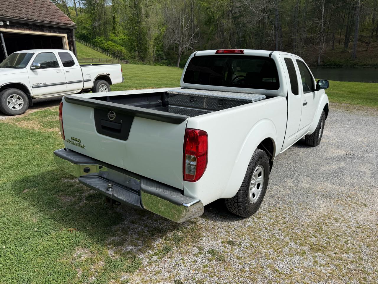 Nissan Frontier SV I4 King Cab 2WD 2013