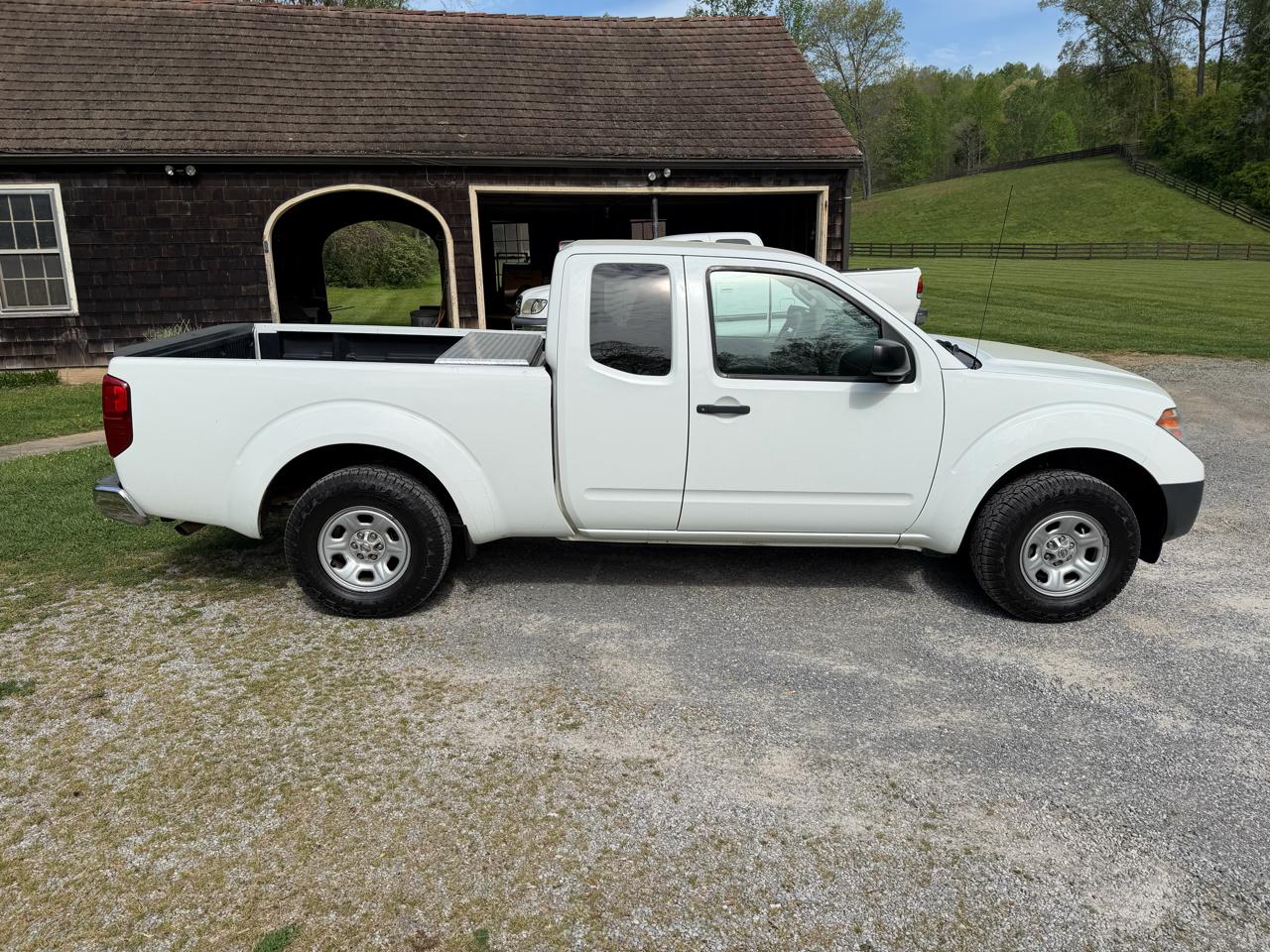 Nissan Frontier SV I4 King Cab 2WD 2013