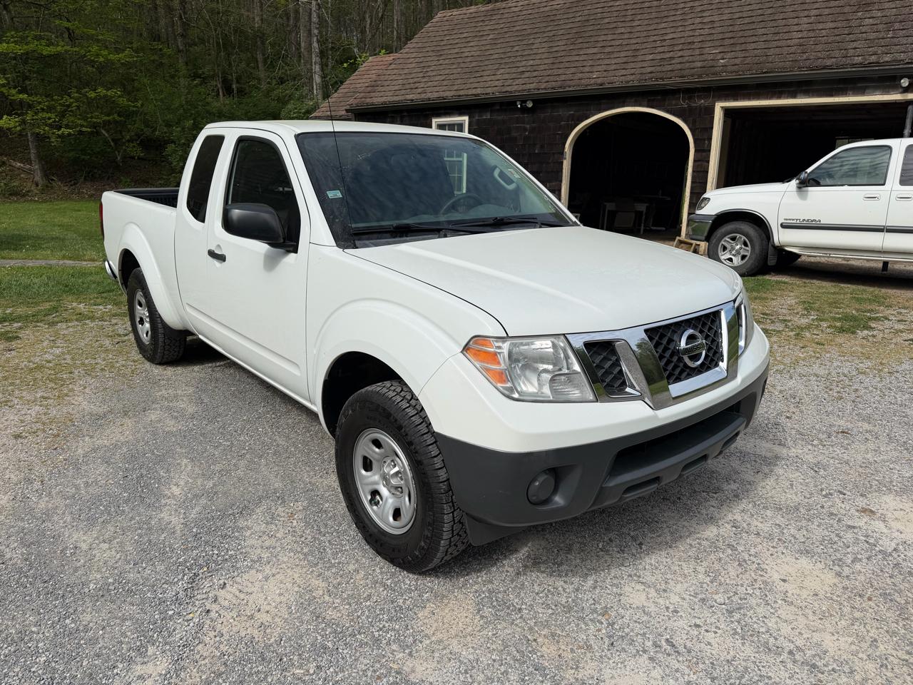 Nissan Frontier SV I4 King Cab 2WD 2013