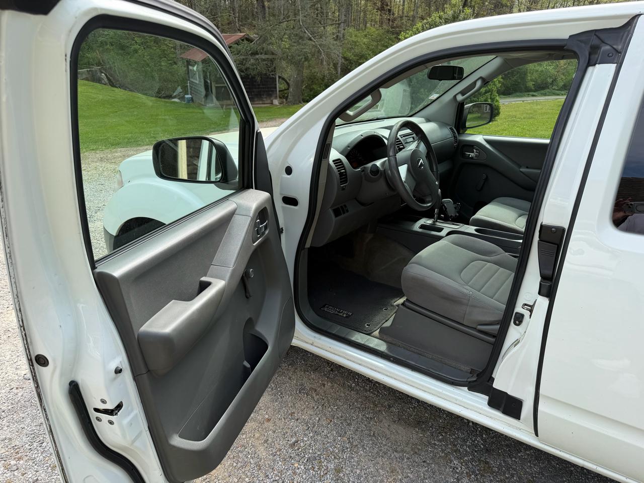 Nissan Frontier SV I4 King Cab 2WD 2013