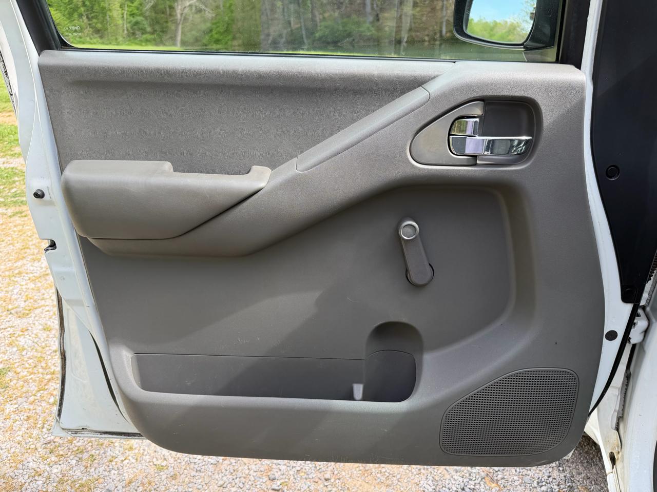 Nissan Frontier SV I4 King Cab 2WD 2013