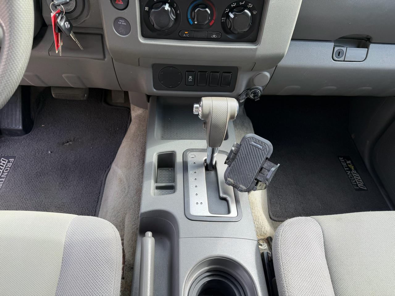 Nissan Frontier SV I4 King Cab 2WD 2013